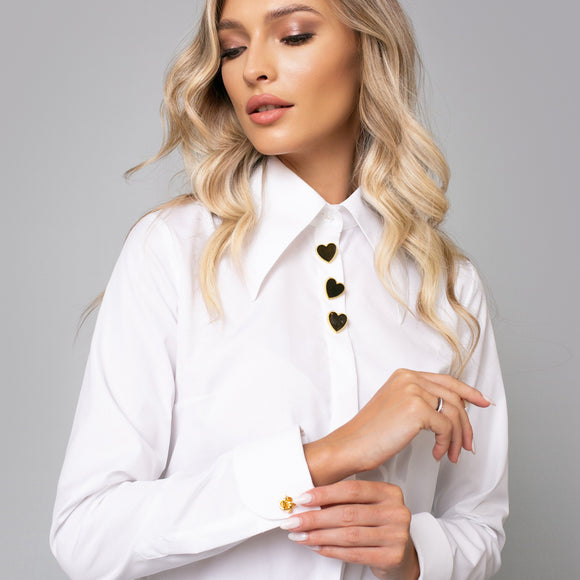 Cămașă elegantă de damă albă, cu guler supradimensionat și nasturi inimioare - Minimalis România