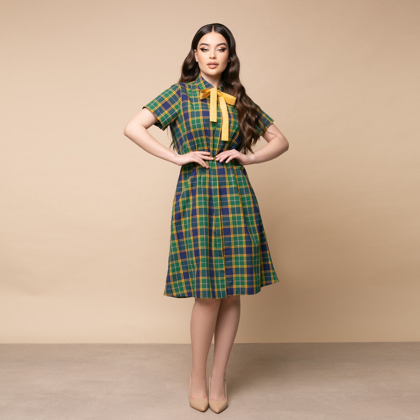 Rochie midi cu nasturi frontali si cordon, model Scottish college