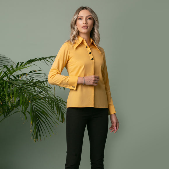 Cămașă elegantă de damă galbena, cu guler supradimensionat și nasturi inimioare - Minimalis România