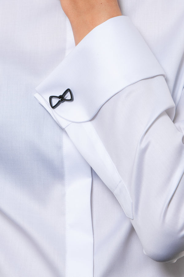 Camasa alba eleganta slimfit cu butoni in forma de fundite negre - Minimalis România