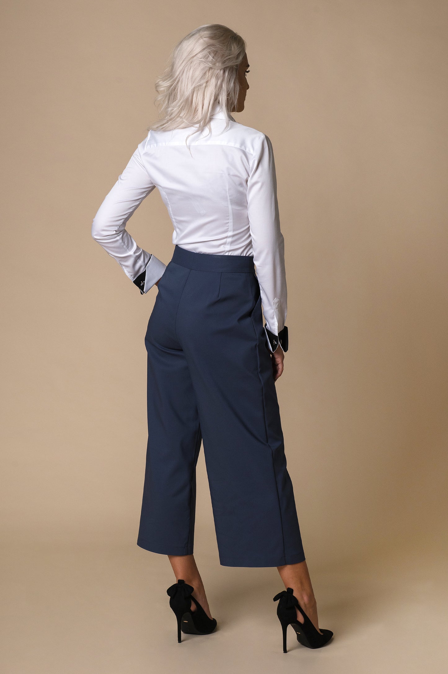 Pantaloni evazati 3/4 de culoare albastru inchis, model culotte