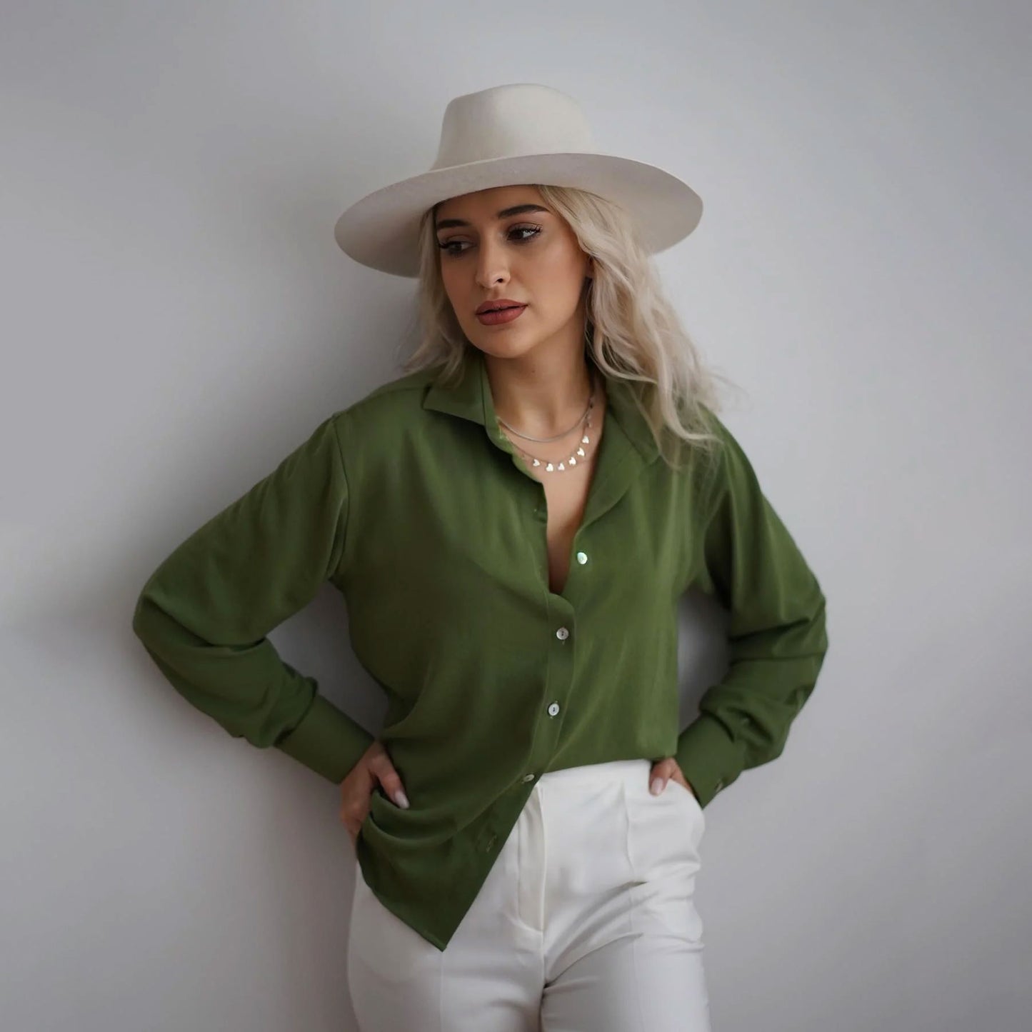 Camasa verde lejera cu maneca lunga si croiala loose fit