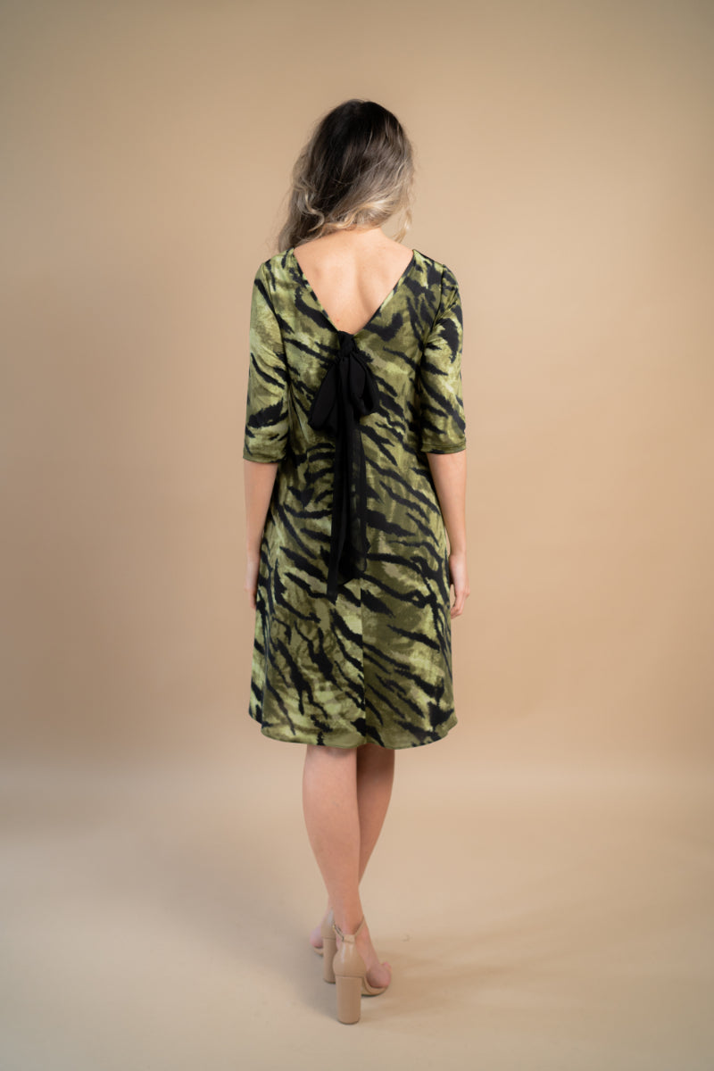 Rochie mini animal print bej si verde din lycra