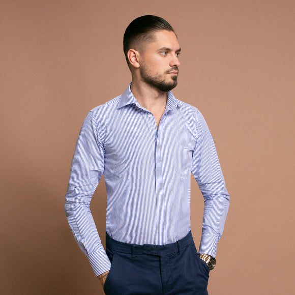 Camasa alba cu dungi de culoare albastru deschis pentru barbati - Minimalis România