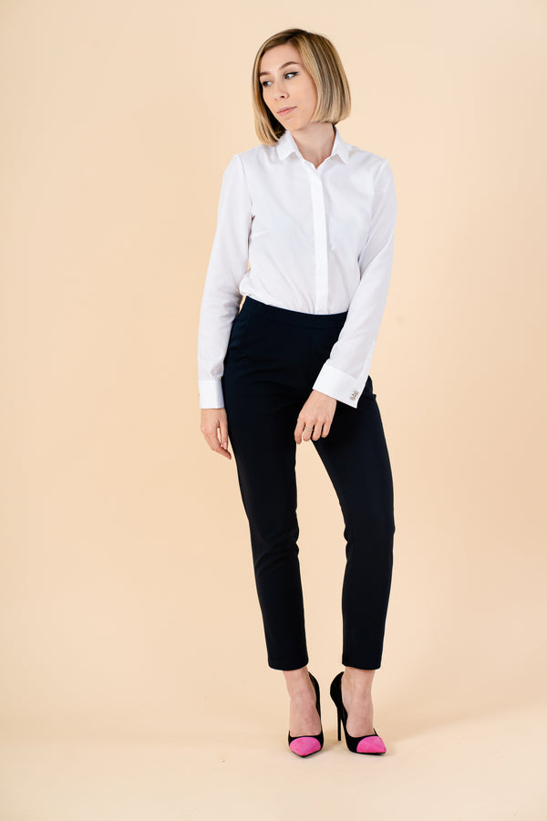 Camasa alba eleganta slimfit cu butoni in forma de fundite negre - Minimalis România