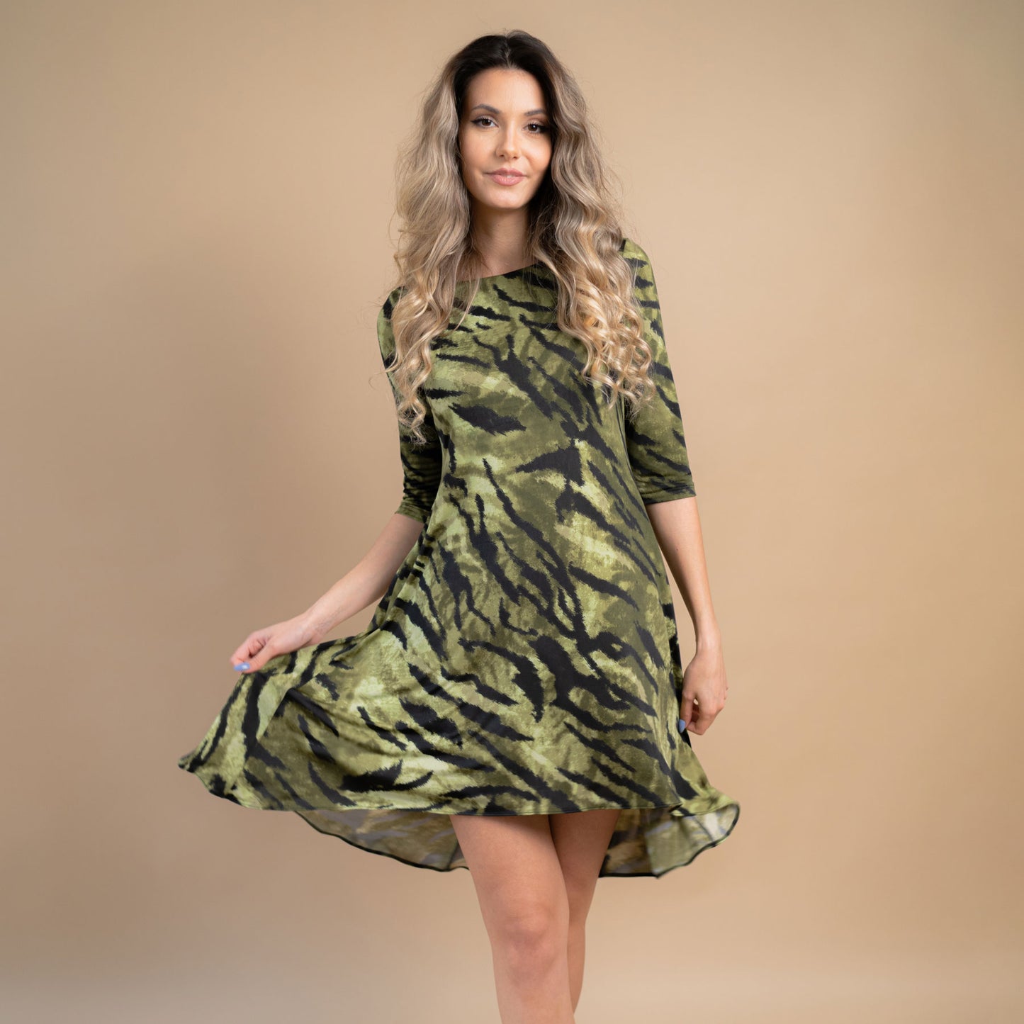 Rochie mini animal print bej si verde din lycra