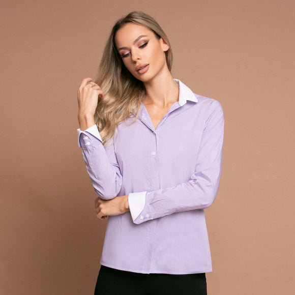 Camasa eleganta slimfit din material alb cu dungi fine lila, cu guler si mansete albe - Minimalis România