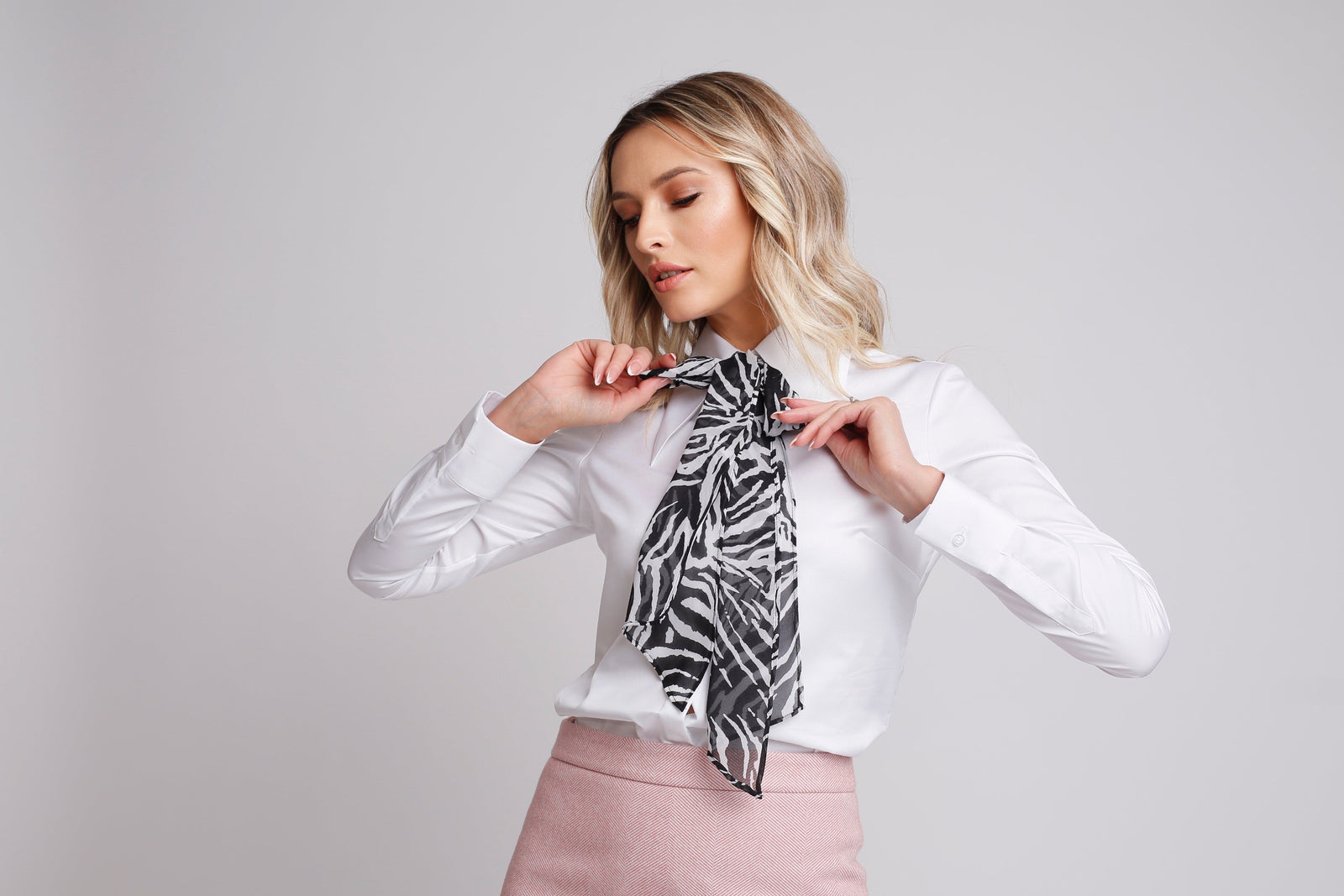 Cămașa elegantă pentru birou – piesa de bază din garderoba ta profesională