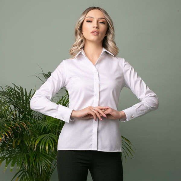 Cămașă elegantă de damă alba, cu guler ascutit și nasturi inimioare