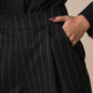 Pantalon scurt din stofa neagra cu dungi fine bej cu talie inalta