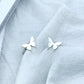 Camasa alba eleganta slimfit cu butoni in forma de fundite argintii