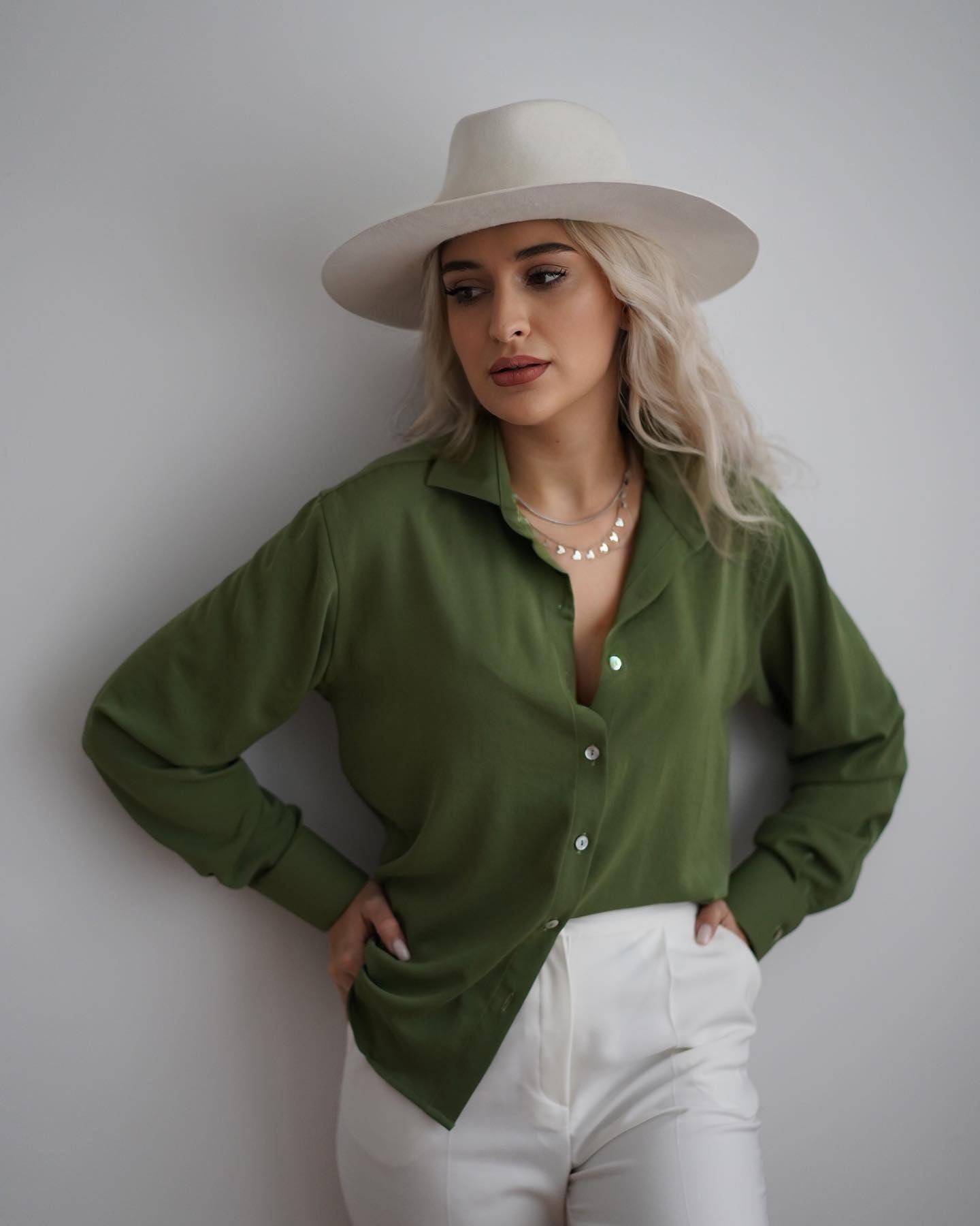 Camasa verde lejera cu maneca lunga si croiala loose fit