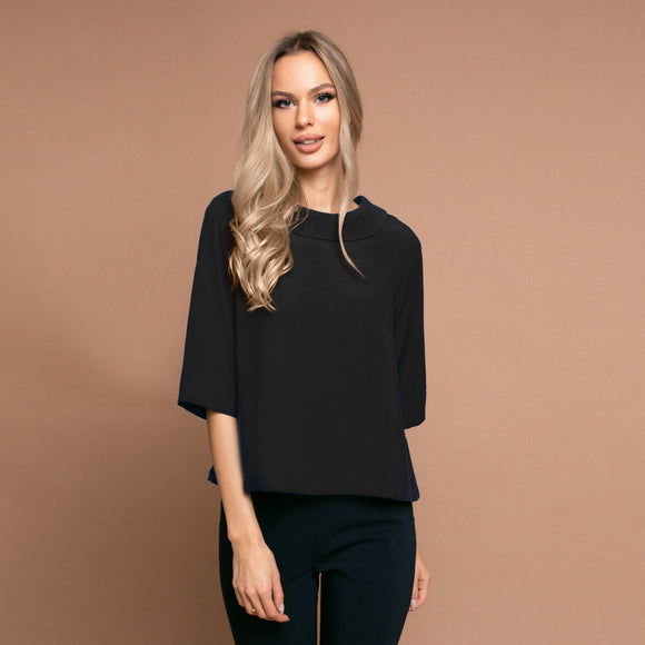 Bluza neagra cu guler mic, maneca 3 sferturi si nasturi la spate